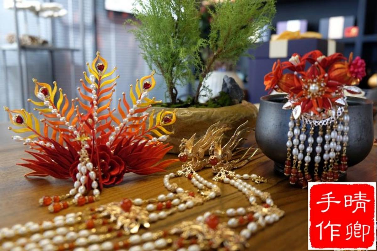 缠花  凤冠  新娘套 回忆一下我做的第一套缠花新娘套,现在看来依然