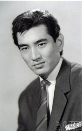 据日本共同社消息,日本著名男演员高仓健10日因病去世,享年83高仓健