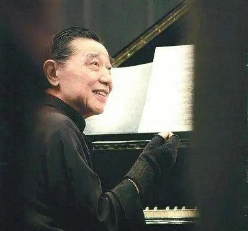 这从他和妻子写给儿子的信中可以看出:也可以说傅雷用爱为傅聪遮风挡