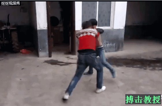 中国搏击为啥落后别国?中国小孩vs外国小孩,街斗打架看出真相