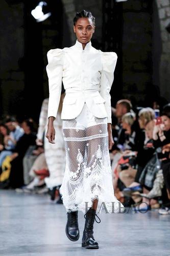 约翰·加利亚诺 (john galliano) 2019春夏女装秀,海报带你回顾2019