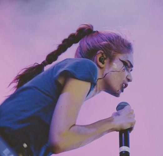 哪位大神有这张高清大图,,歌手叫grimes