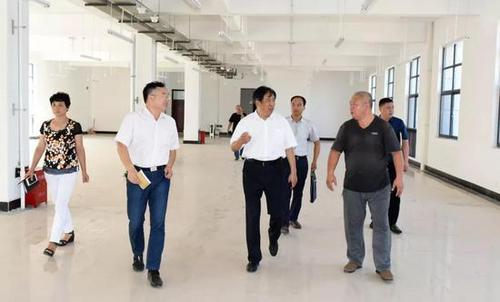 商丘医专党委书记胡世甫深入学校系部开展调研工作