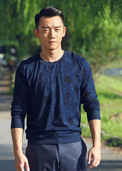 导演:张思麟主演:郑恺/刘诗诗 简介:《那年青春我们正好》的故事发生