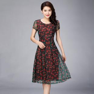 华哥弟情中年夏季新款高档时尚女士修身绣花进口桑蚕丝大码连衣裙