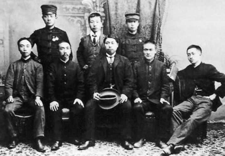 陈天华在《要求救亡意见书》中认为该如何促使清政府觉醒?