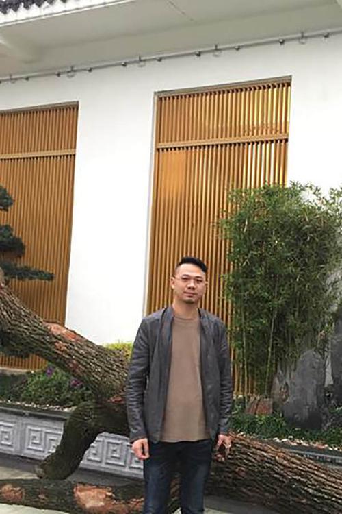 个人简介 姓名:洪卫兵 年龄:32岁 职业:厨师