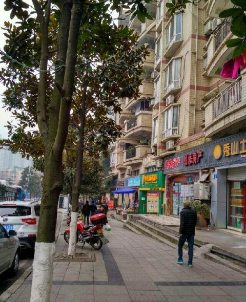 大渡口春晖路 园丁小区大门外 生活服务干洗店 住宅底商—重庆商铺