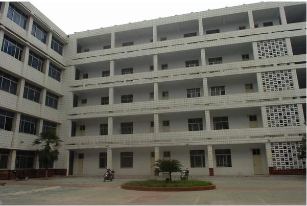  p>襄阳三中始建于1956年,是 a target="_blank" href="/item/襄阳市