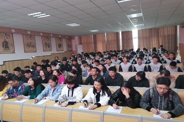 滁州市东坡中学组织师生收听收看纪念五四运动100周年大会