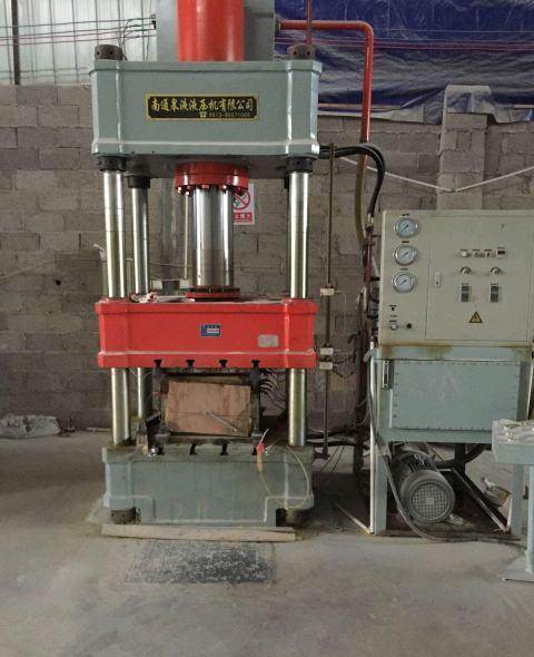 2台二手四柱液压机出售