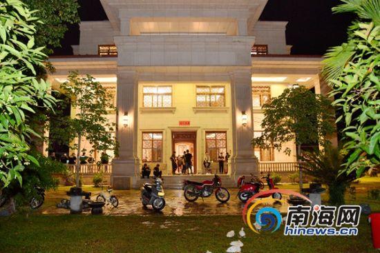省公安厅供图万宁市潘海文涉黑涉恶犯罪团伙被捕现场.