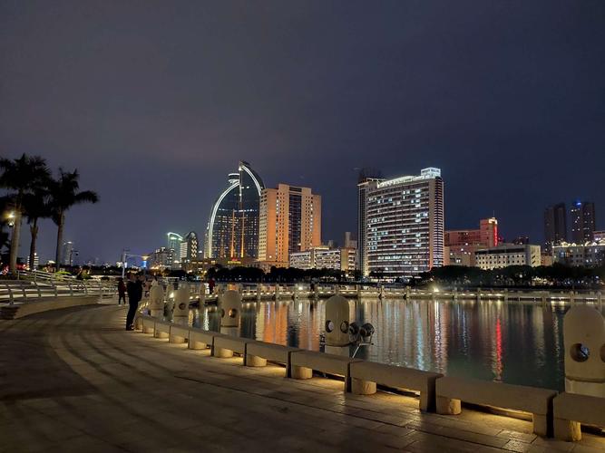 厦门白鹭洲公园护城河夜景