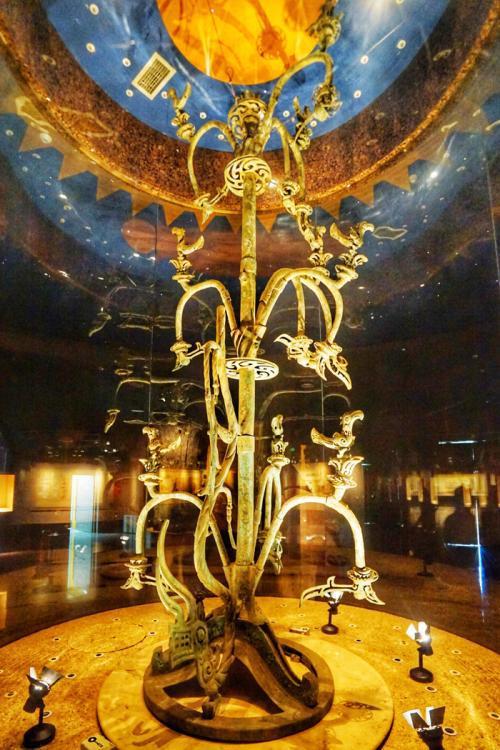 三星堆出土的"青铜神树",有多神奇?《山海经》中解释得很清楚