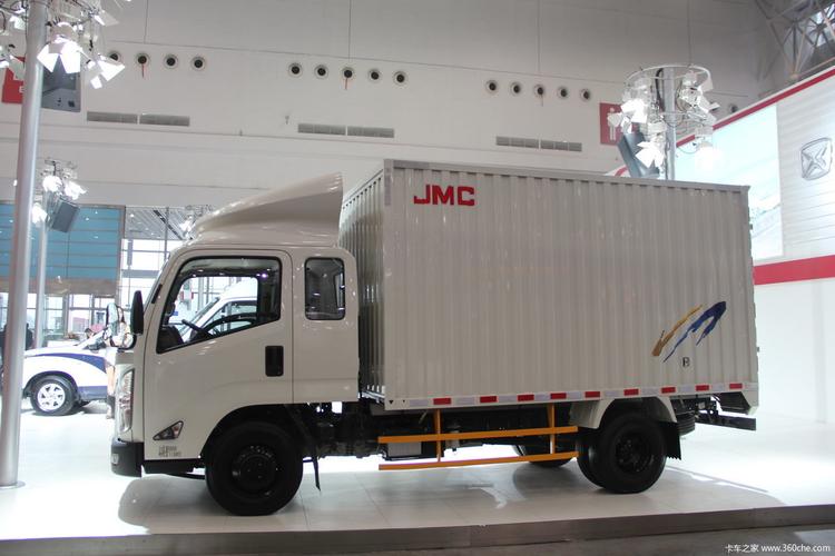 凯锐800 4x2 排半厢式载货车