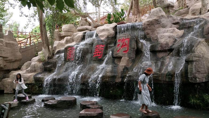 实拍吐鲁番葡萄沟,带大家看看这里的葡萄,这里的风景!