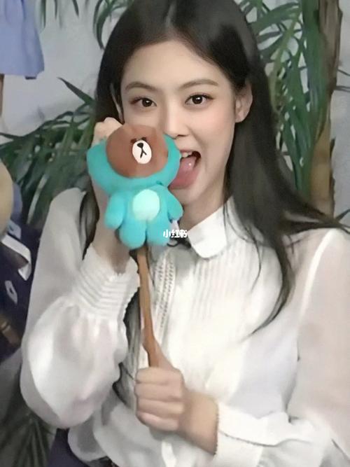 jennie高颅顶圆脑袋真的能在发型上为所欲为_jennie_发型_娱乐_明星