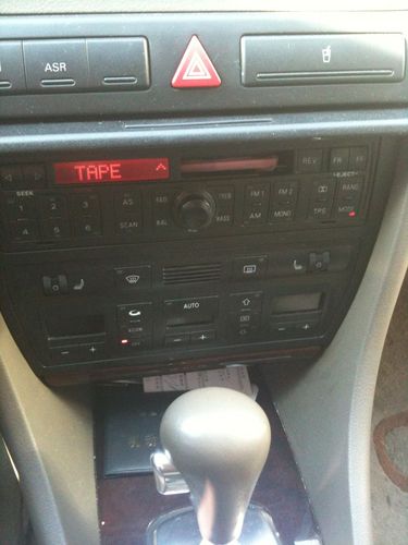 2004老款奥迪a6l 2.4cvt,图片如下,不知道cd机在哪里?