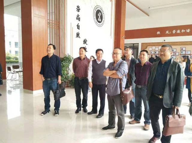 新登片学校与东阳市吴宁第二小学,东阳市吴宁三中教育集团的近距离