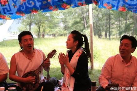 玉女杨钰莹密游九寨沟容中尔甲移情别恋