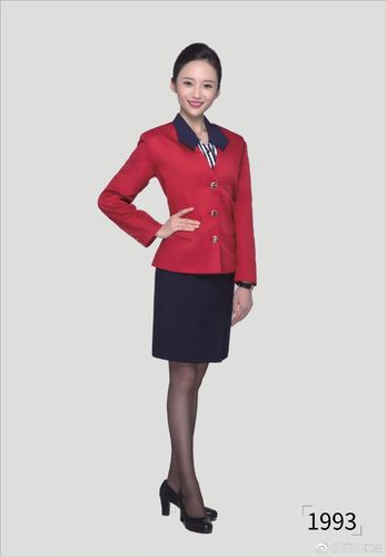1993年深航空乘制服   图片来源:深圳航空微博