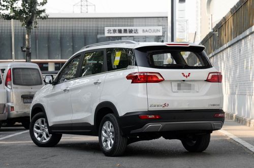 最便宜的五菱suv来袭,1.5动力油耗仅7升,新五菱宏光s3