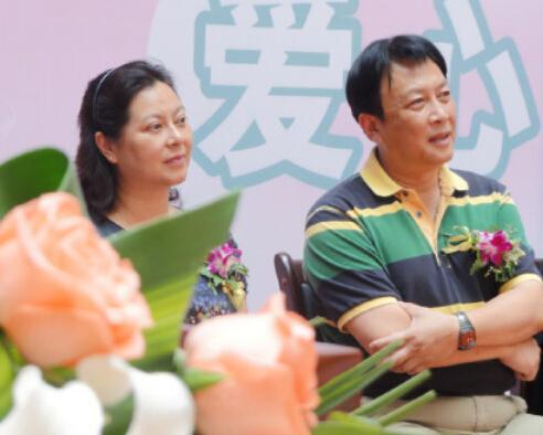 64岁唐国强与小12岁二婚妻子近照 婚内出轨逼死前妻