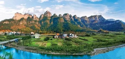 金秋徒步高空玻璃栈道秋高气爽玩转新昌穿岩十九峰千丈幽谷体验高空