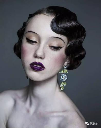 除了50年代的经典妆容以外,80年代的老上海复古妆容也是广受人们喜爱