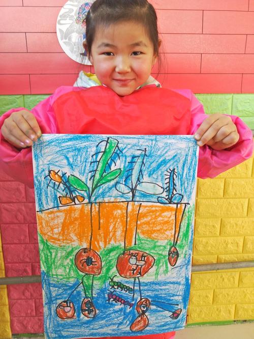 刘店幼儿园美术班:蜡棒画:《冬眠的小动物》.