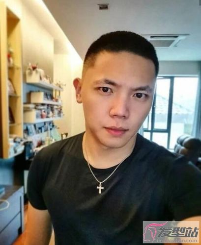 发型站 男生发型 男士短发     同样火了好几年的undercut 发型,一直