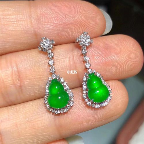 翡翠耳环款式分享_耳环_显气质_翡翠_时尚_配饰