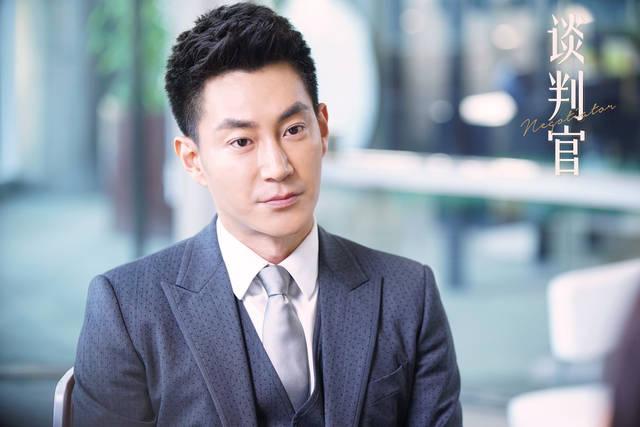 他是《千山暮雪》中的黄金单身汉慕振飞,他是《何以笙箫默》中的金牌