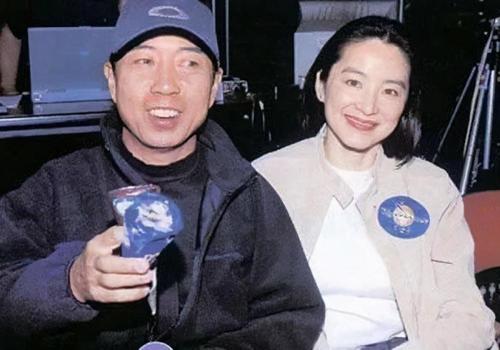 一婚娶名媛张天爱,二婚让林青霞相夫教女,丑男邢李原有何魅力?