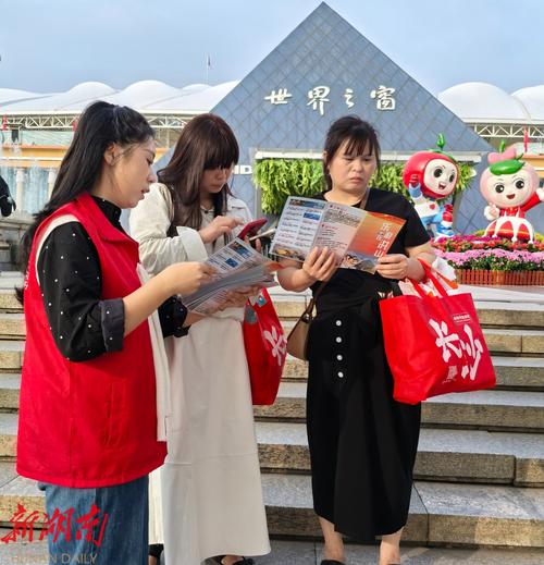 开福区洪山街道:多措并举迎双节,精心服务促文旅消费