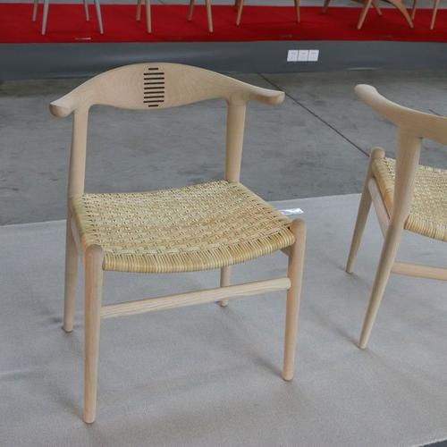 wegner 牛角椅延续了the chair的形态和理念.hans j.