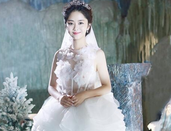 谭松韵辟谣结婚又离婚,晒与钟汉良的"结婚照",这画面太幸福