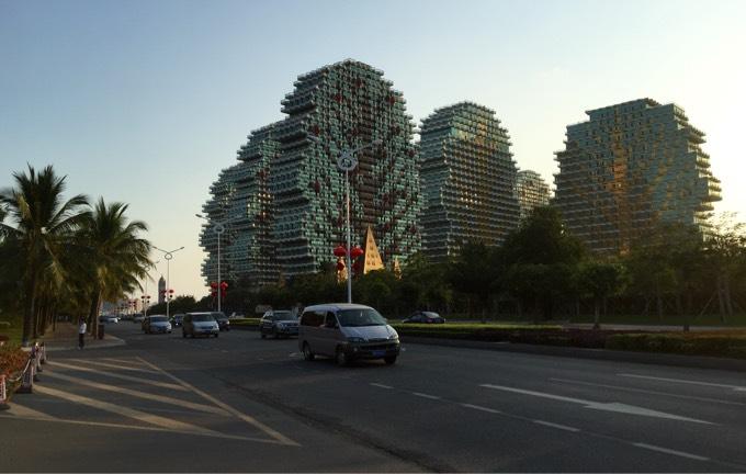 正大门是赵本山的"树屋","美丽之冠"