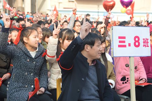 扶沟县直高中邀请著名演讲家叶明粮为学生做励志演讲
