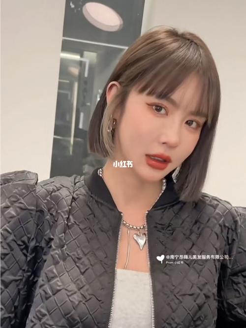 lisa同款发型,又a又飒