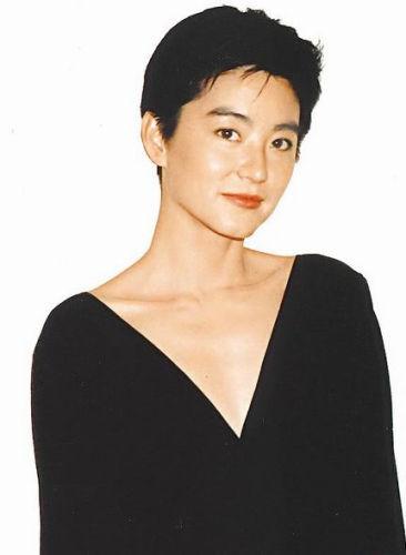 56岁林青霞出书述前半生 遗憾没来得及救张国荣