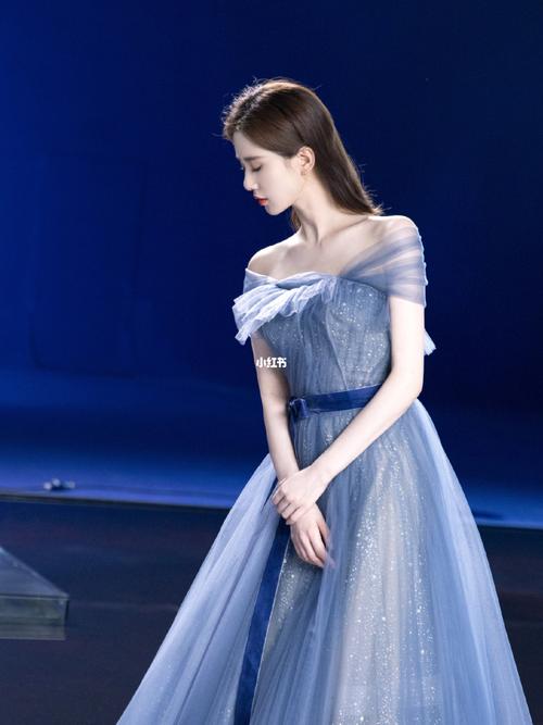 刘诗诗这气质排名娱乐圈前三你赞同吧?