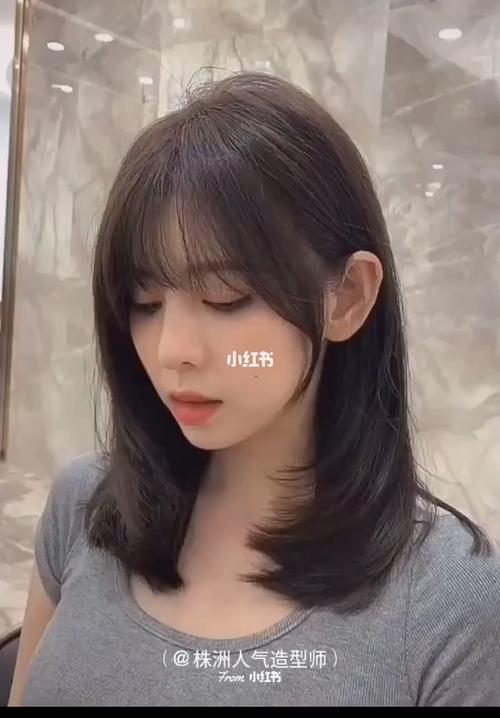 2020发型中长发锁骨发显白发色发型法式刘海_刘海_发型_长发_染发