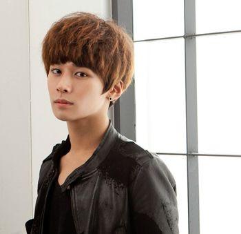 男士烟花烫短发发型图片 男生烟花烫发型设计