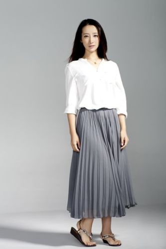 李舒桐《我家有喜》造型抢镜诠释主妇新形象