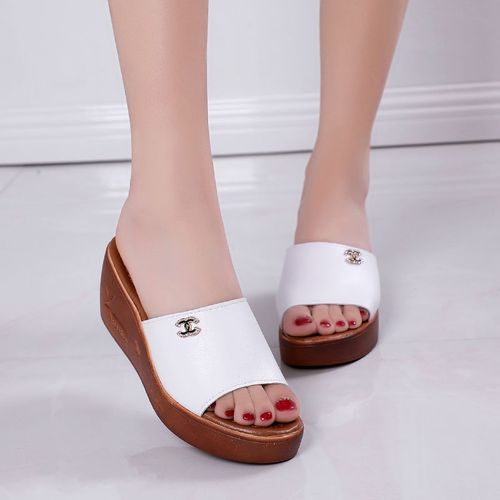 2021新款露趾拖鞋女夏时尚外穿坡跟皮拖厚底松糕水钻