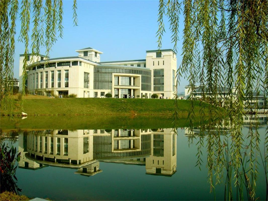 1987年更名为 a target="_blank" href="/item/南京审计学院/1637447"