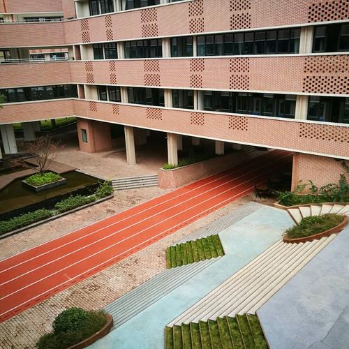 参观重庆巴渝学校