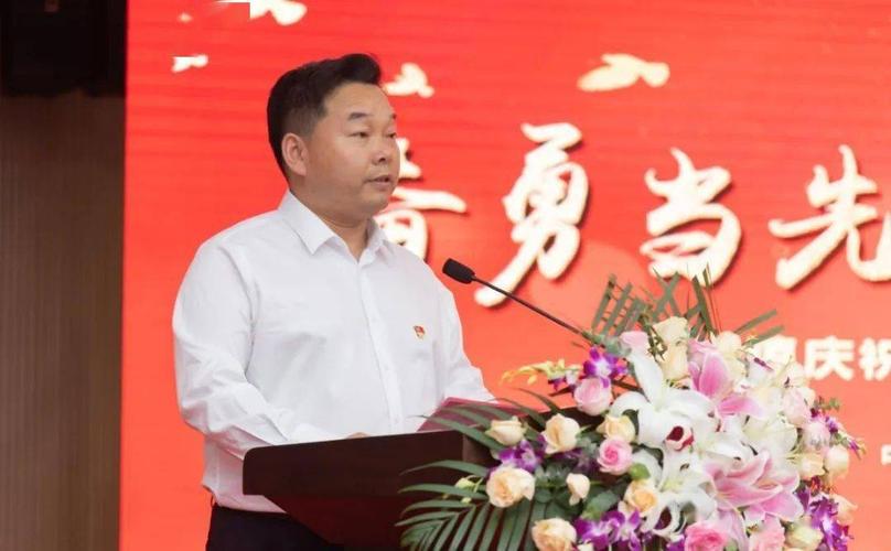 镇党委书记潘建中在庆祝建党99周年大会上讲话指出