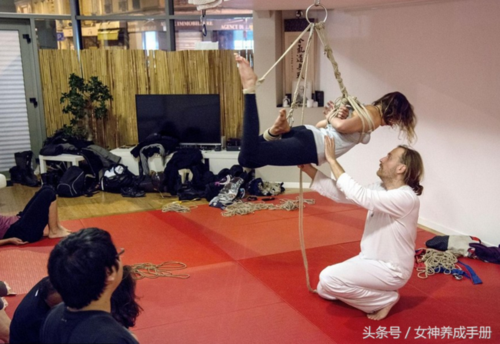 日本绳缚艺术体验被虐式的美感组图